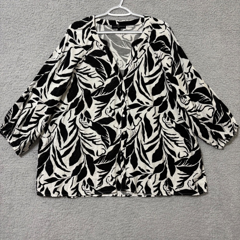 Relaxed Lightweight Blouse‎ Plus Size 3X Black White Leaf Print Button Front Top